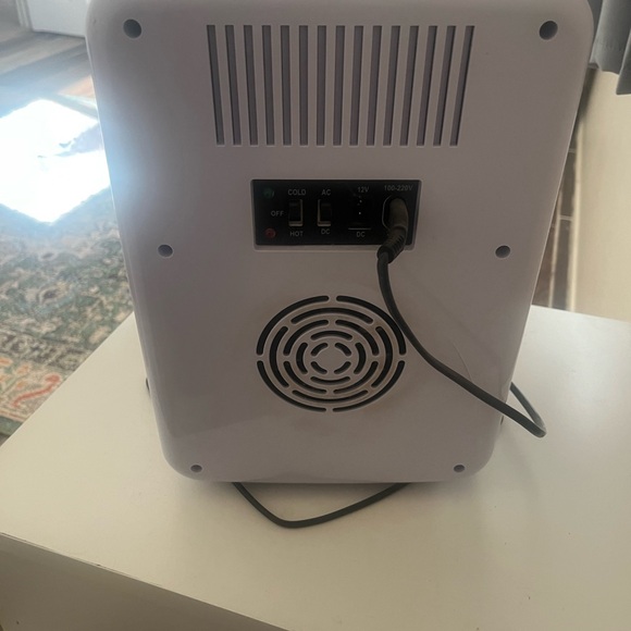 Cooluli Mint Green and White Mini Fridge - Picture 2 of 3